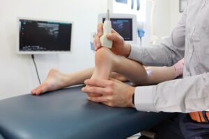 Ultrasound examination of Achilles tendon for assessment
